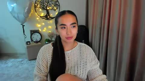 dudetta Kim online show from May 6, 9:26 am