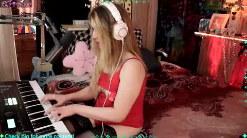 Snapshot of xaevynne chatting on February 15, 8:00 am Xaevynne  Sometimes Milla Milla The Cute as a Buttom Brunette     online show from February 15, 8:00 am