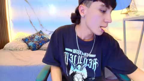 xandergrey8 online show from February 25, 8:34 pm