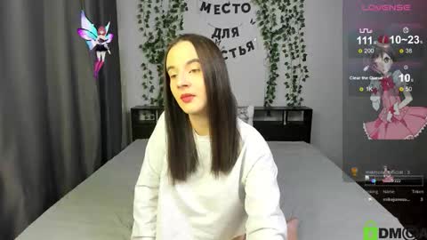 Snapshot of xangel_bunny_x chatting on October 18, 6:23 pm Lola online show from October 18, 6:23 pm