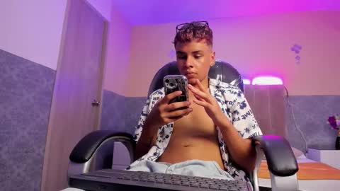 xavier fox   online show from February 18, 8:30 pm