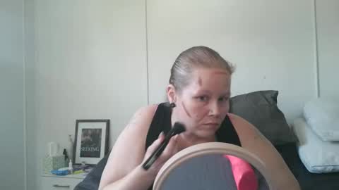 xbeautifulxliex online show from April 14, 4:54 pm