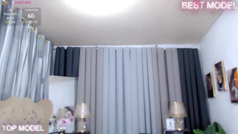 I LOVEE TO TRAVEL AROUND THE WORLD online show from February 13, 9:30 am