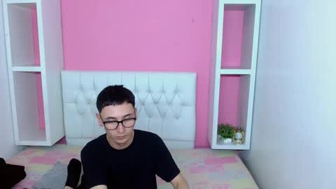 xcoupleplayxx online show from April 25, 3:41 am
