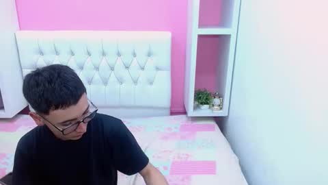 xcoupleplayxx online show from April 24, 2:57 am