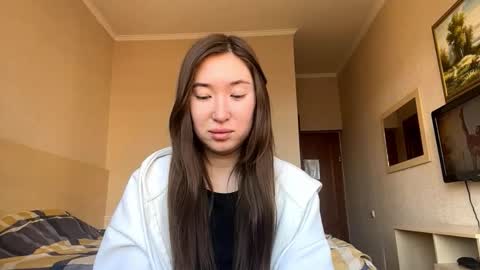 Mia online show from March 12, 7:56 am