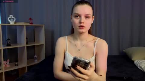 Luna and Lina online show from February 17, 4:55 am