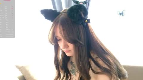 Luna and Lina online show from April 6, 4:10 am