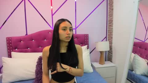 Snapshot of ximena_vasquez8 chatting on February 18, 9:32 am Xime  online show from February 18, 9:32 am