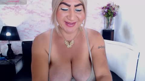 XIOMY   give LIKE on my page online show from January 31, 2:39 pm