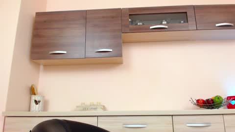 Kim online show from February 22, 1:35 pm