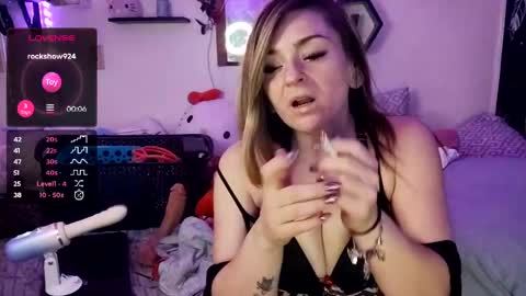 xkittymeowz online show from April 22, 8:32 am