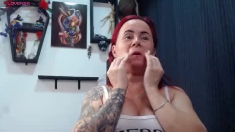 Snapshot of xtheya_me chatting on January 7, 1:17 am Eva evee milf online show from January 7, 1:17 am