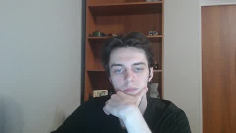 traqqq online show from December 5, 7:44 pm