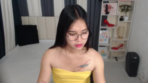 CHLOES ROOM online show from September 24, 9:27 am