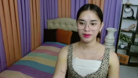 CHLOES ROOM online show from December 15, 7:15 am