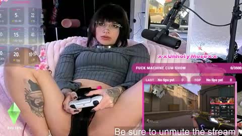 Muse n Poppy online show from January 9, 10:59 pm