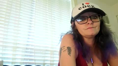 Snapshot of xxxqueenmandydickenz chatting on January 4, 10:13 pm XXXQueenMandyDickenz online show from January 4, 10:13 pm