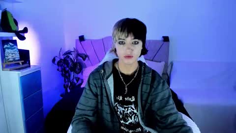 xzerox_ online show from December 1, 3:32 pm