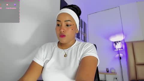 Snapshot of yamirawalker chatting on October 12, 8:10 pm Naomi online show from October 12, 8:10 pm