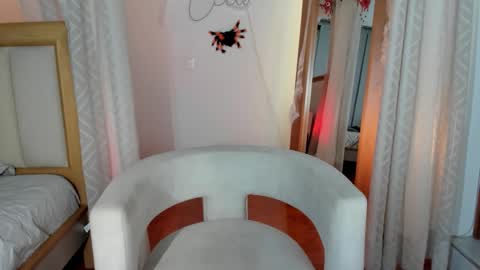 YANDRA CELIS online show from November 2, 1:49 am