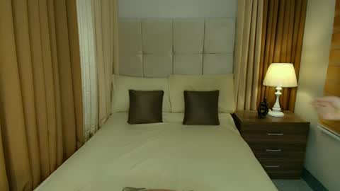 Allisonn online show from February 6, 2:33 am