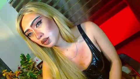 miss yasii online show from March 3, 5:20 pm