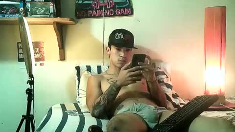 yeisoncastellanos1999 online show from April 6, 8:10 pm