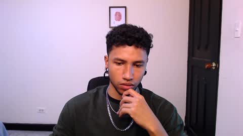 Yeff ind. model  online show from December 19, 6:56 pm