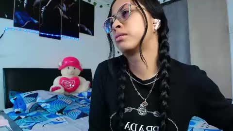 yesie_hot2 online show from July 27, 1:14 am