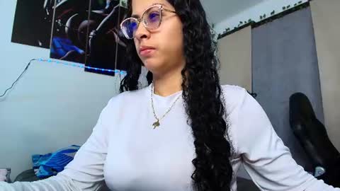 yesie_hot2 online show from July 21, 1:18 am