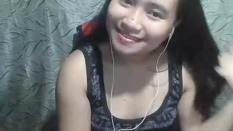 Snapshot of yhang_19 chatting on October 21, 2:43 pm yhang_19 online show from October 21, 2:43 pm
