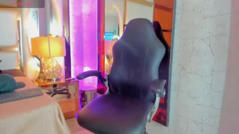 Yiyo online show from May 3, 4:29 am