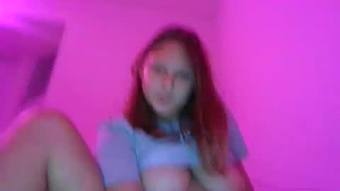 yknicoleee22 online show from December 16, 7:37 am