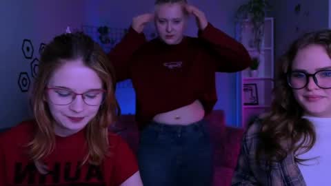 Ylia online show from April 17, 12:40 pm