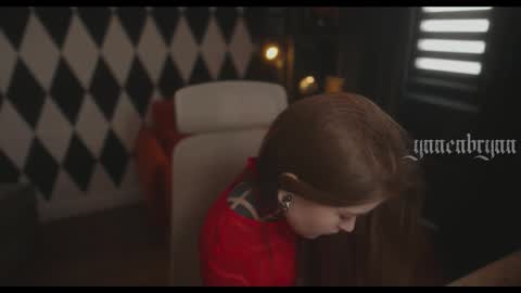 ynnenbrynn online show from November 17, 7:22 am