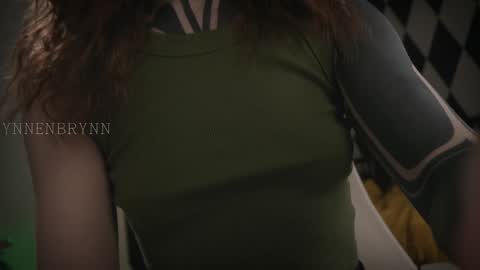 Snapshot of ynnenbrynn chatting on January 22, 7:57 am ynnenbrynn online show from January 22, 7:57 am