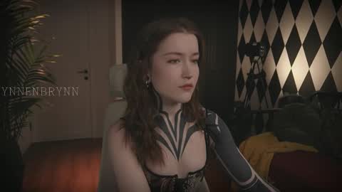 Snapshot of ynnenbrynn chatting on February 14, 4:47 am ynnenbrynn online show from February 14, 4:47 am