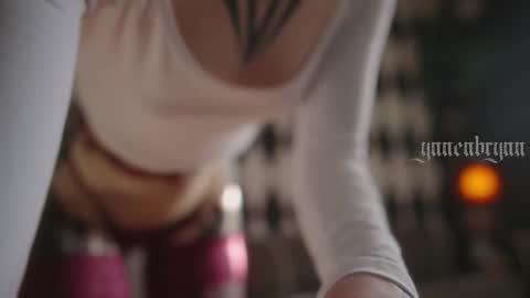 Snapshot of ynnenbrynn chatting on October 14, 7:33 am ynnenbrynn online show from October 14, 7:33 am