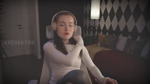 Snapshot of ynnenbrynn chatting on January 7, 9:29 am ynnenbrynn online show from January 7, 9:29 am