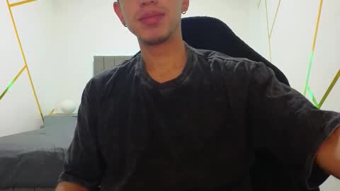 yo_zue online show from January 17, 9:45 pm