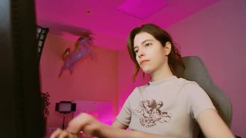 yoka_paradoxxx online show from October 4, 1:20 pm