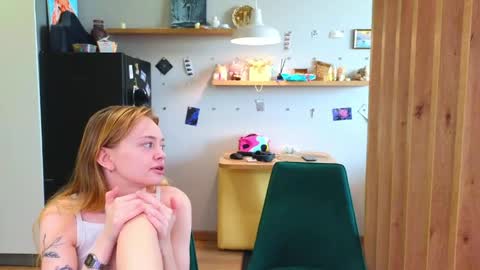 Anna and Luna online show from May 21, 4:46 pm