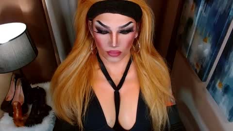 QUEEN MADISON  online show from February 2, 3:48 am