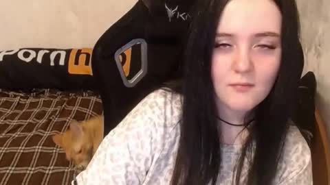 your_8a8y online show from November 4, 11:22 am