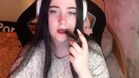 your_8a8y online show from November 30, 8:38 pm