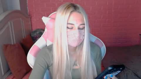 Snapshot of your___barbie chatting on February 23, 1:57 am Barbie online show from February 23, 1:57 am