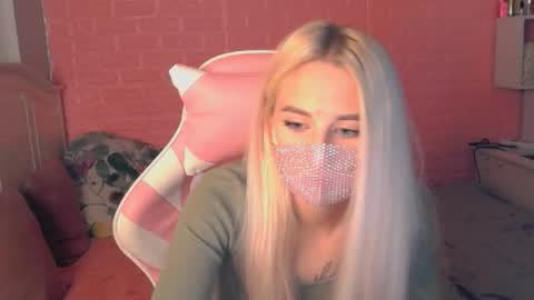 Snapshot of your___barbie chatting on February 22, 10:52 pm Barbie online show from February 22, 10:52 pm