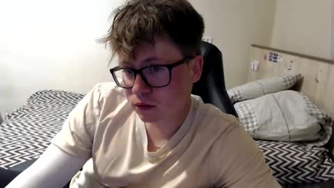 Max online show from May 13, 3:43 pm