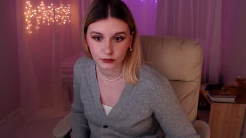 Freya online show from December 6, 2:33 pm